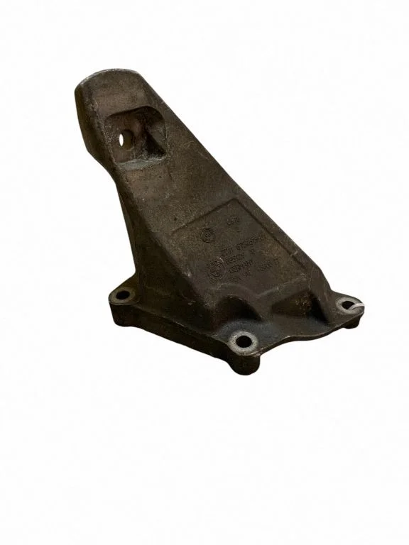 Dzinēja stiprinājuma kronšteins 6754615