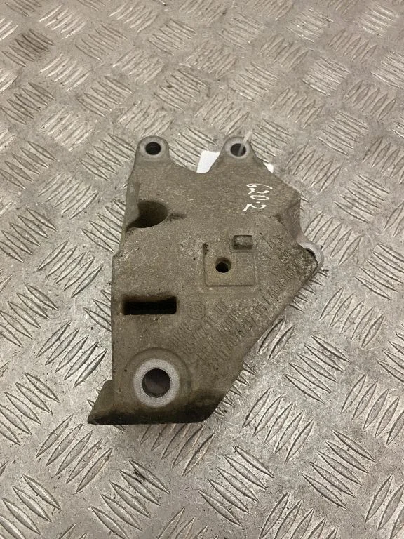 Engine mounting bracket – BMW 3 Series G20 G21 (2019-)