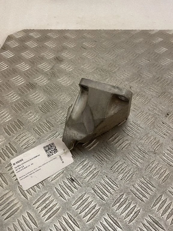Dzinēja stiprinājuma kronšteins 10080