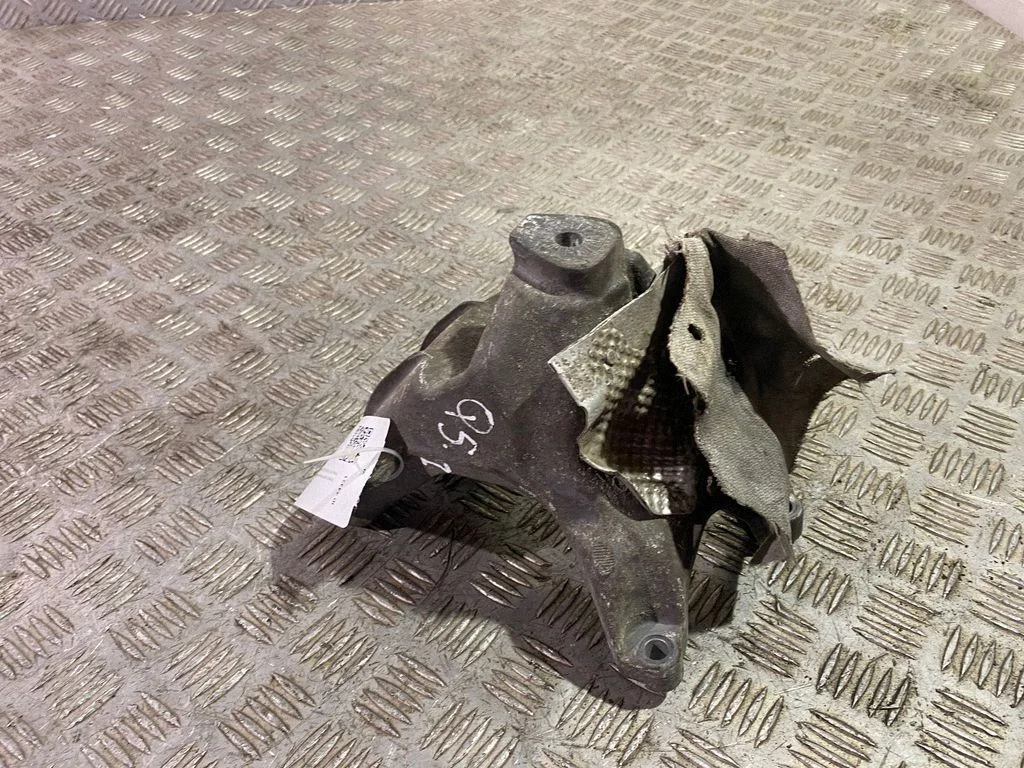 Engine mounting bracket 8K0199308C