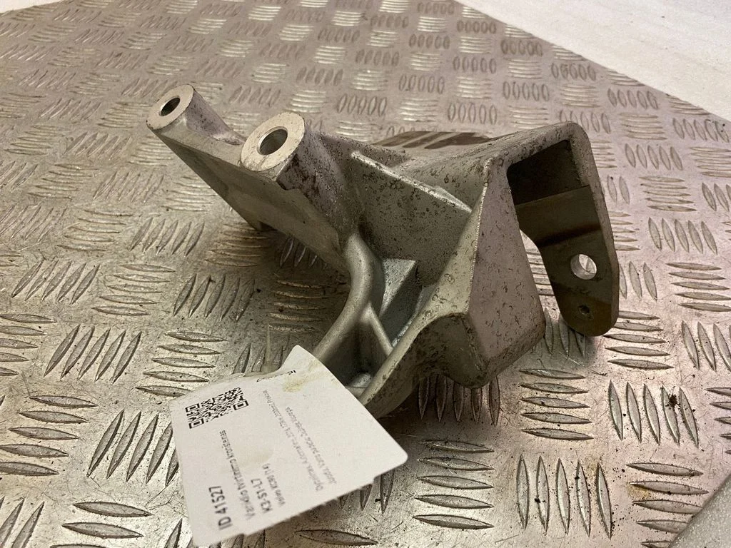 Mootori kinnituskronstein 31430490