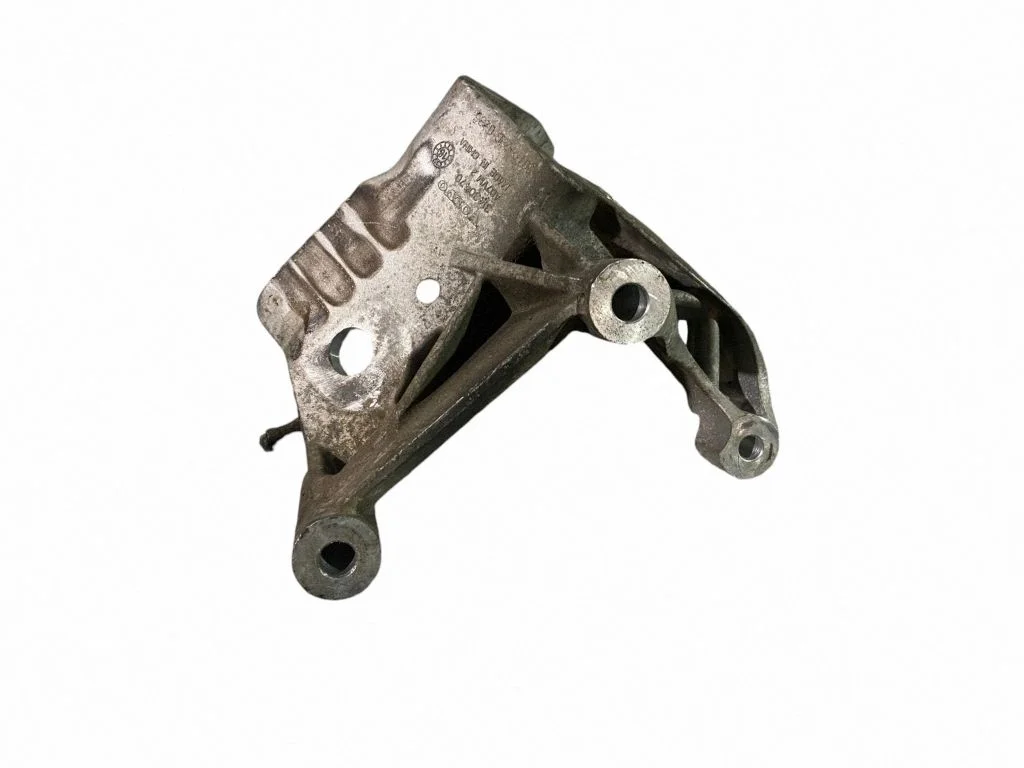 Engine mounting bracket 31430470