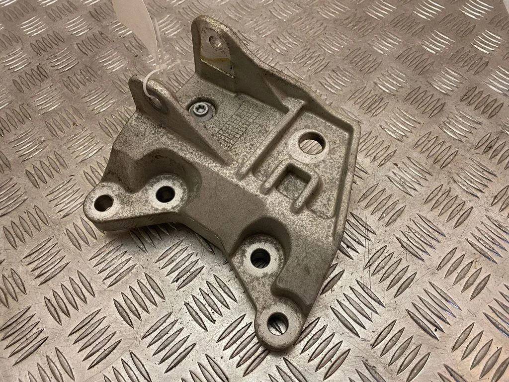 Mootori kinnituskronstein GJ326P096AF