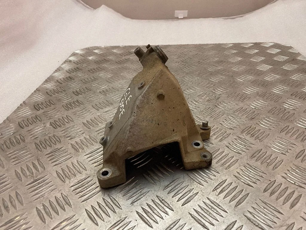 Engine mounting bracket A2762233904