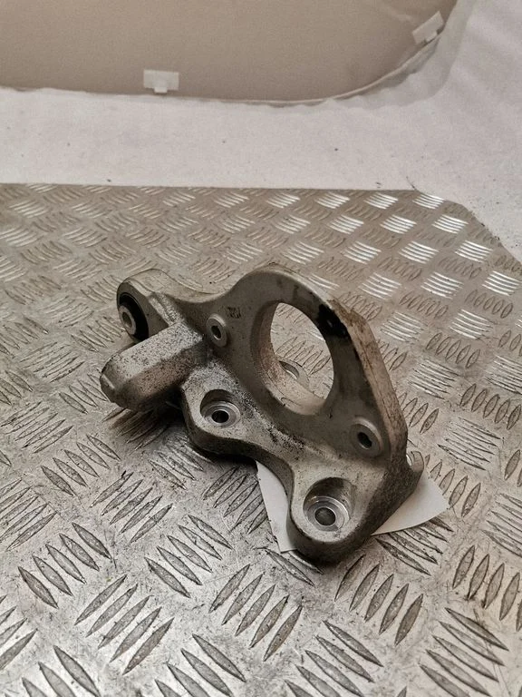 Engine mounting bracket 32222463