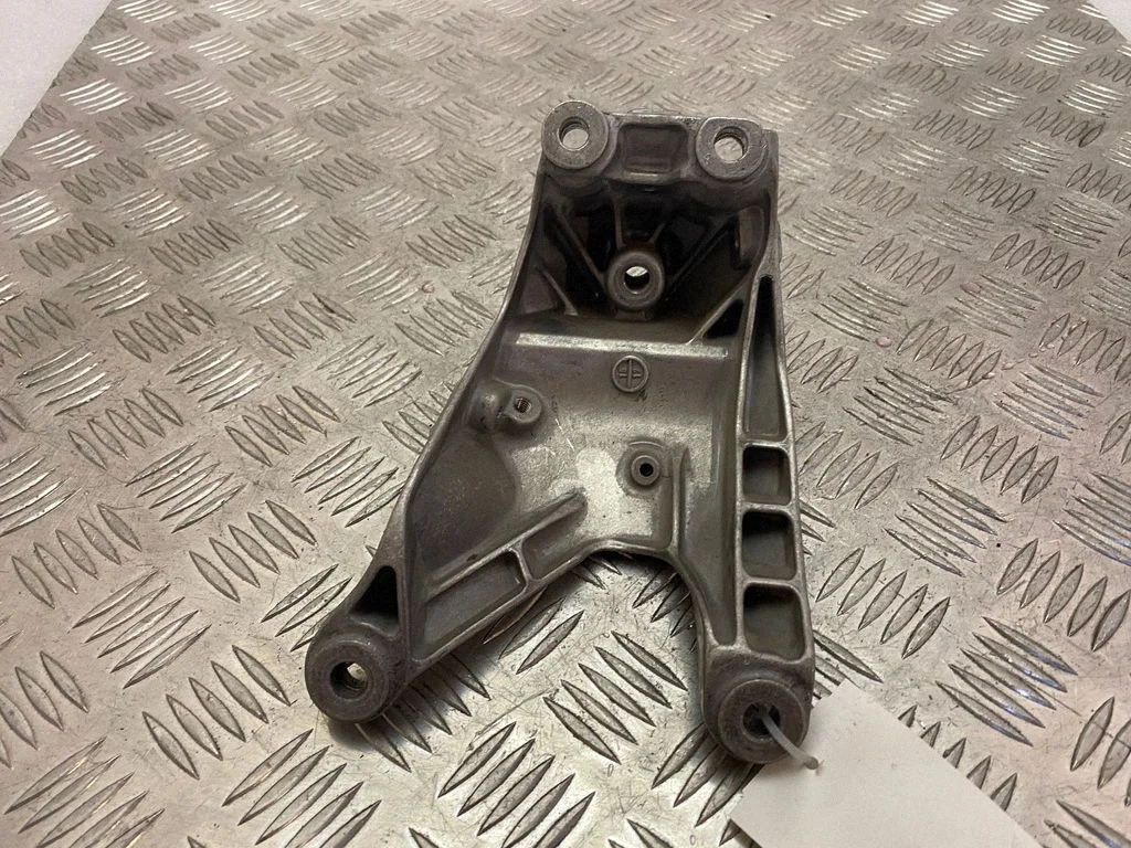 Engine mounting bracket 4G0199308AA