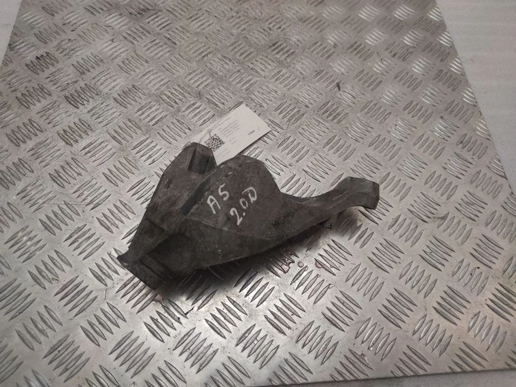 Mootori kinnituskronstein 4G0199307Q