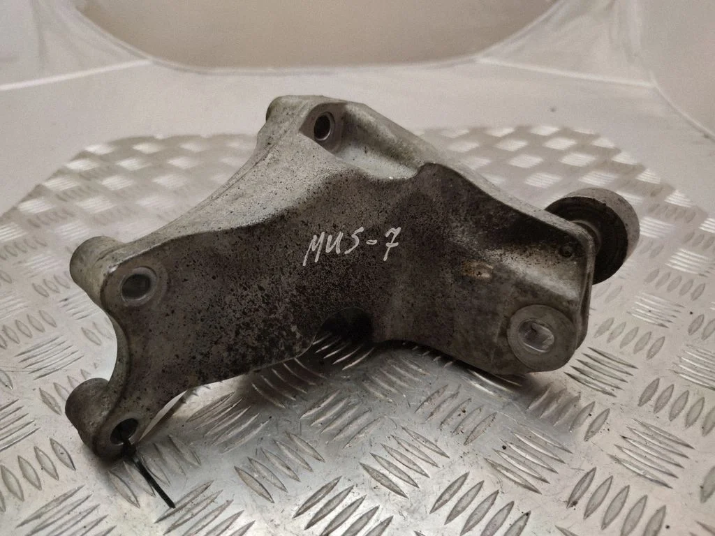 Mootori kinnituskronstein X05302A