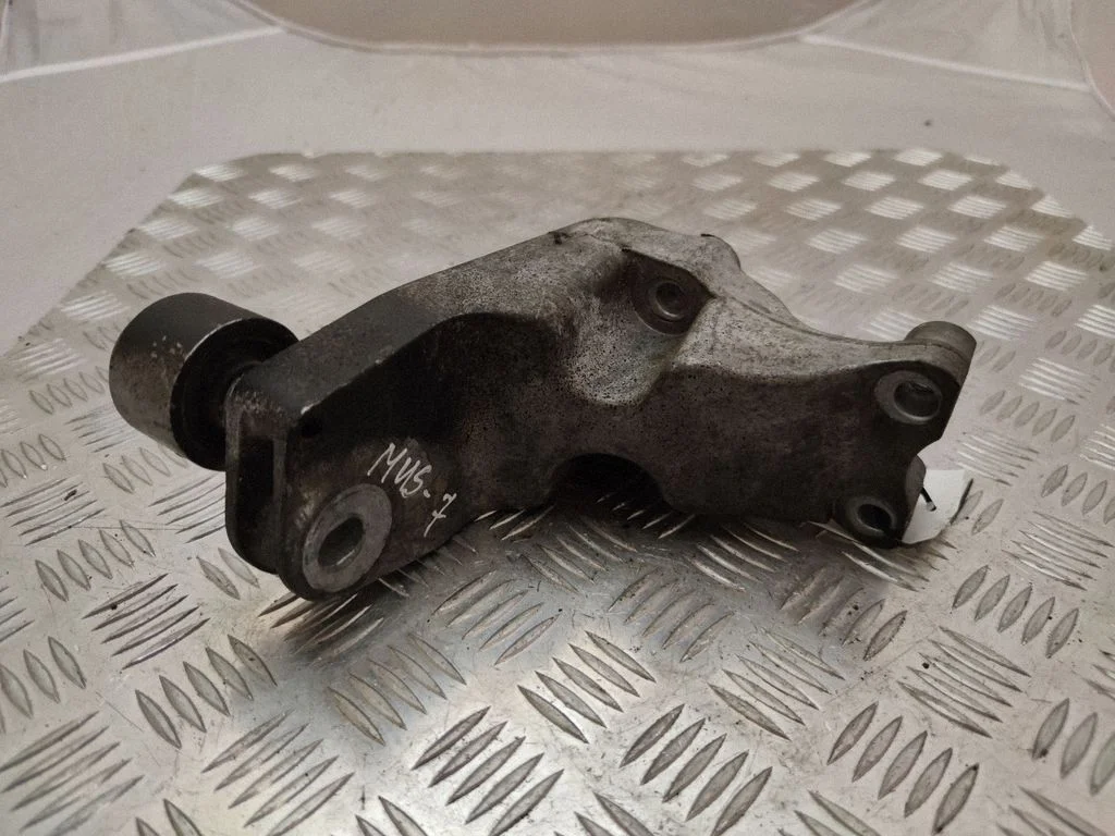 Mootori kinnituskronstein X06303A
