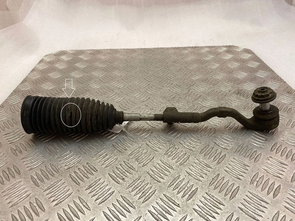 Steering tie rod – left