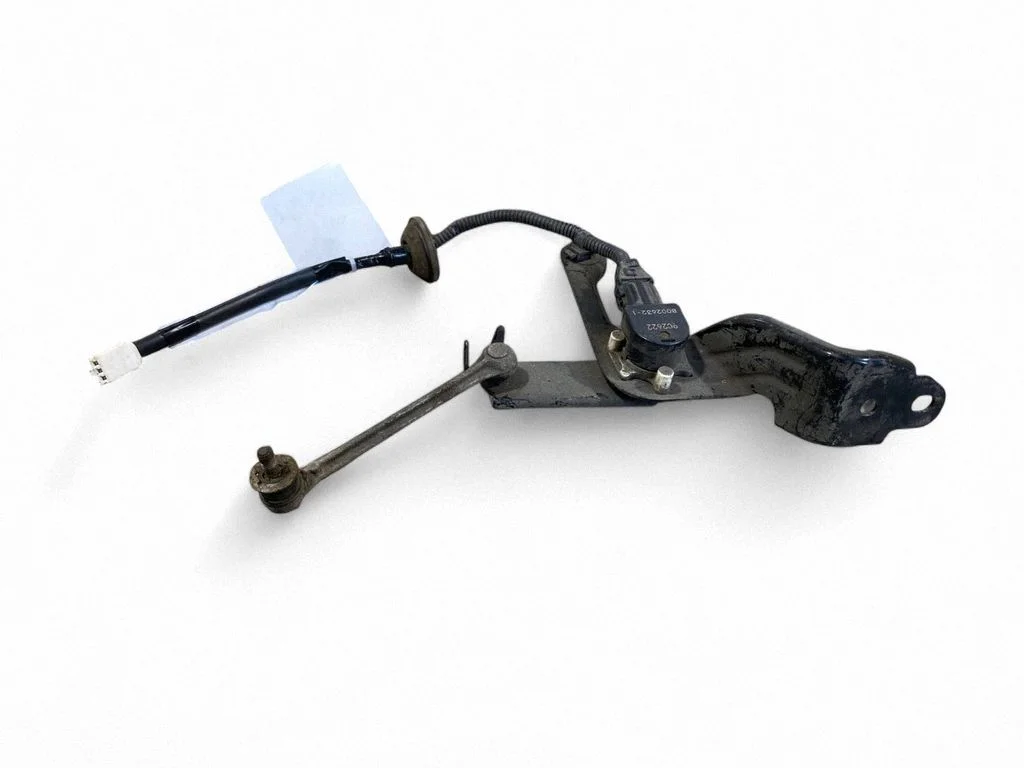 Headlight/headlamp level sensor 8303a043