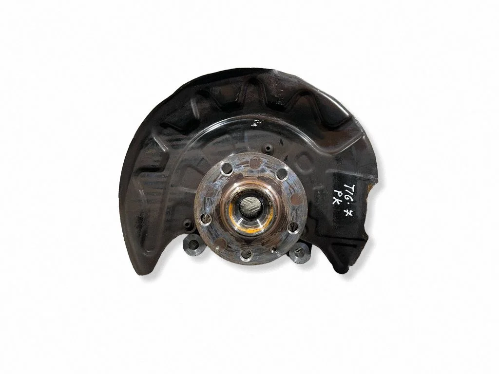 Front wheel hub – left