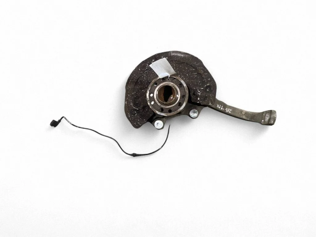 Front wheel hub – left