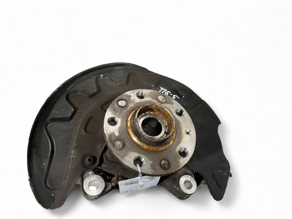 Front wheel hub – left