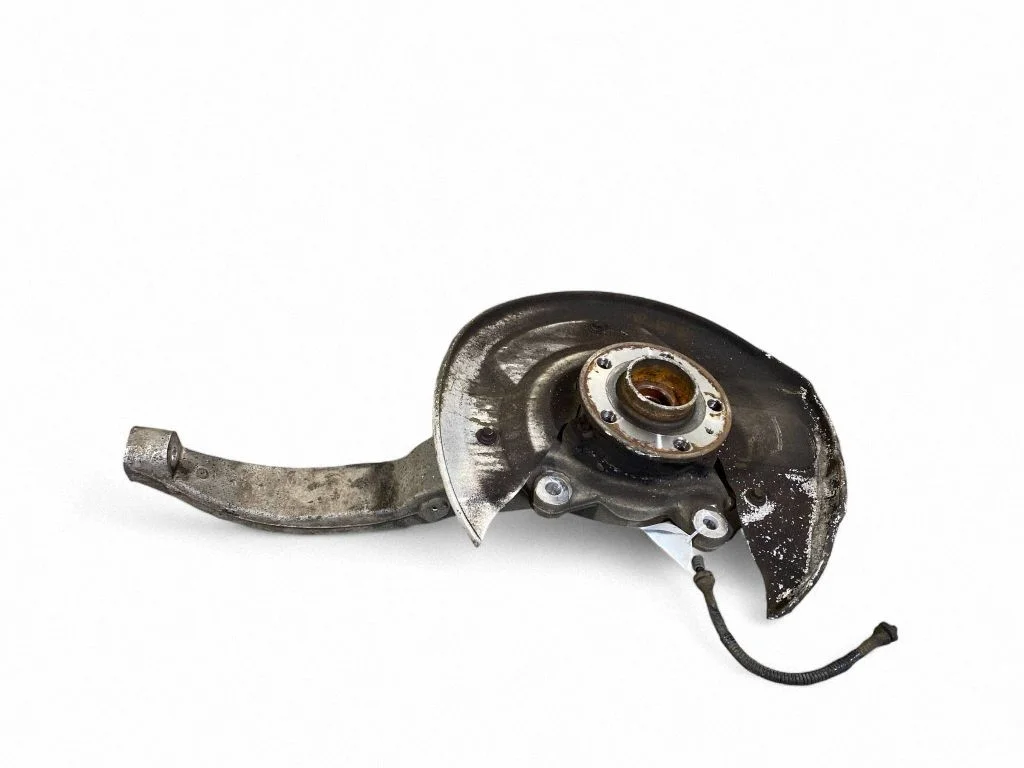 Front wheel hub – left