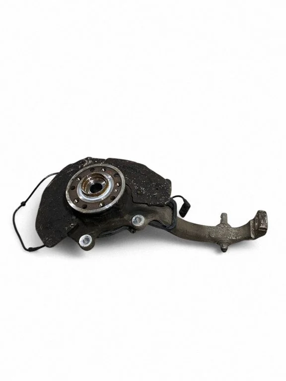 Front wheel hub – left