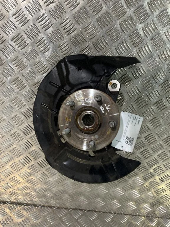 Front wheel hub – left