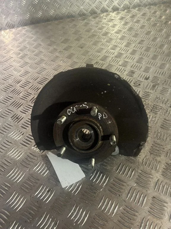 Front wheel hub – right
