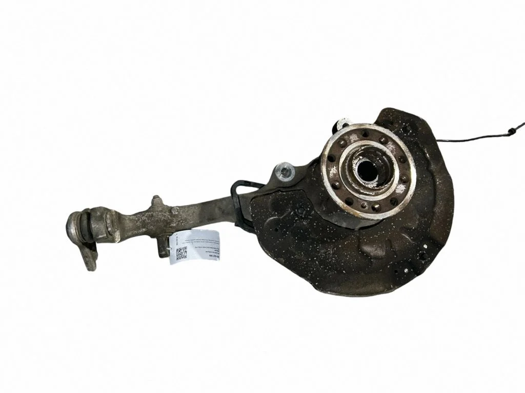 Front wheel hub – left