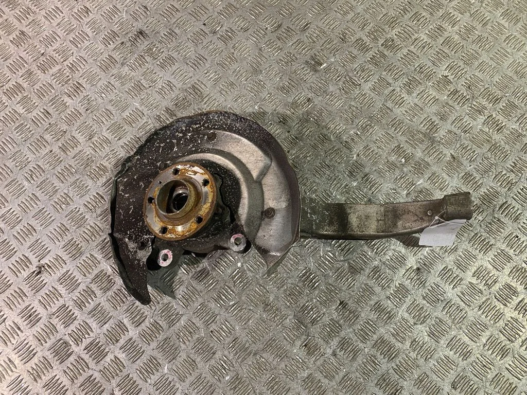 Front wheel hub – right