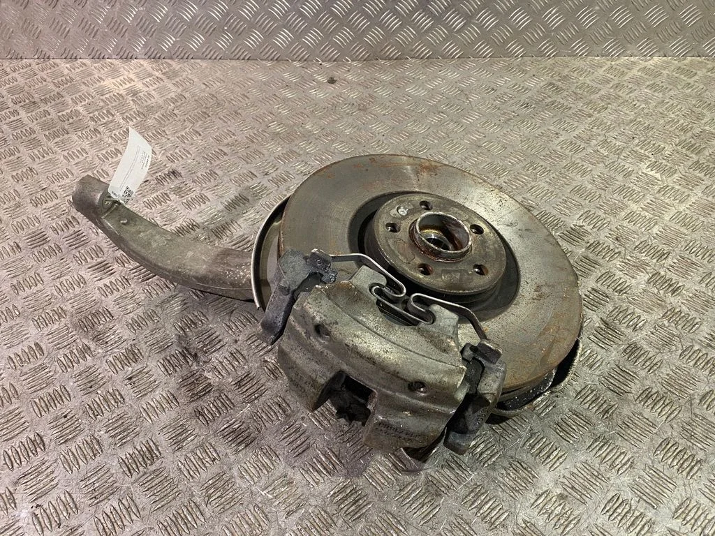 Front wheel hub – left