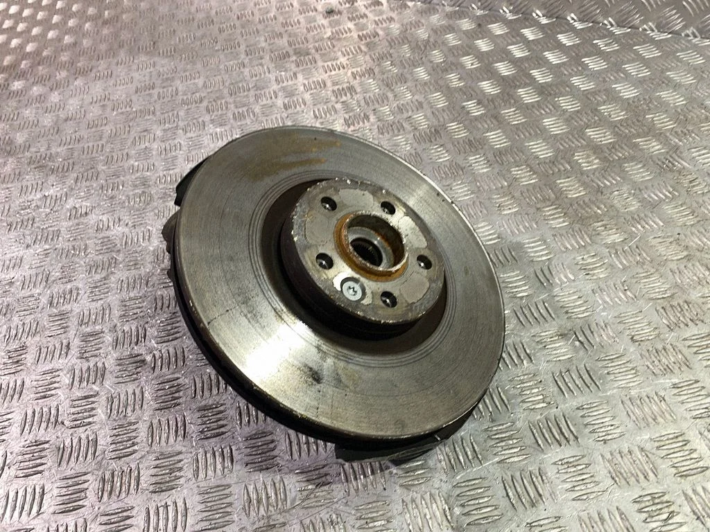 Front wheel hub – left