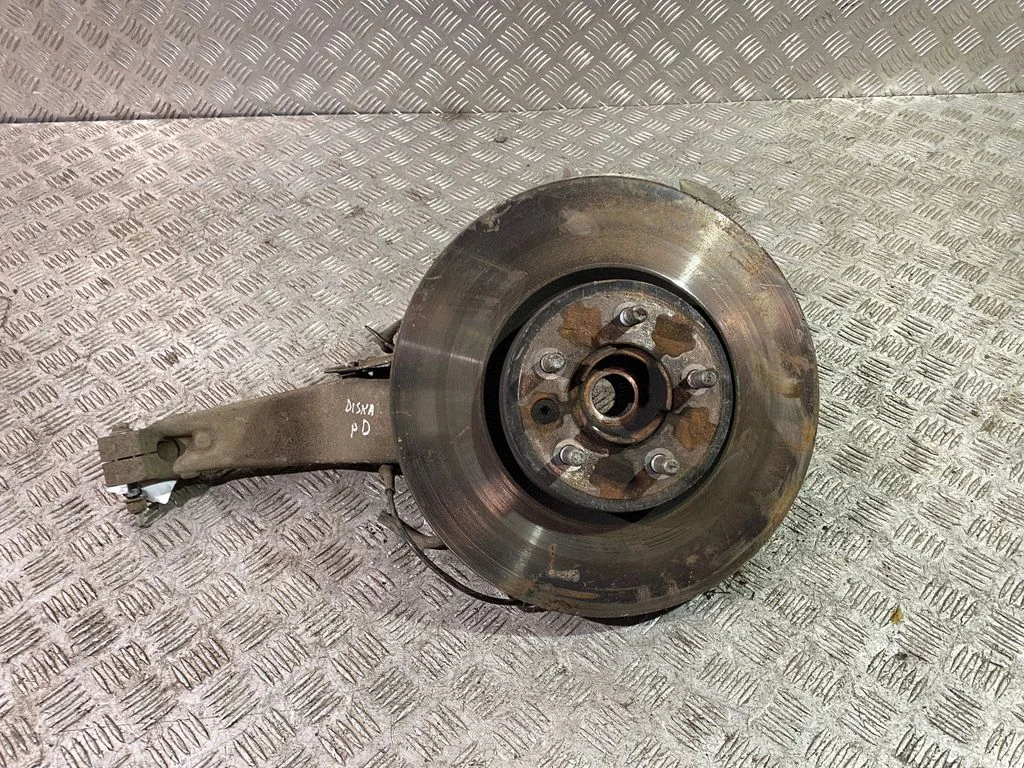 Front wheel hub – right