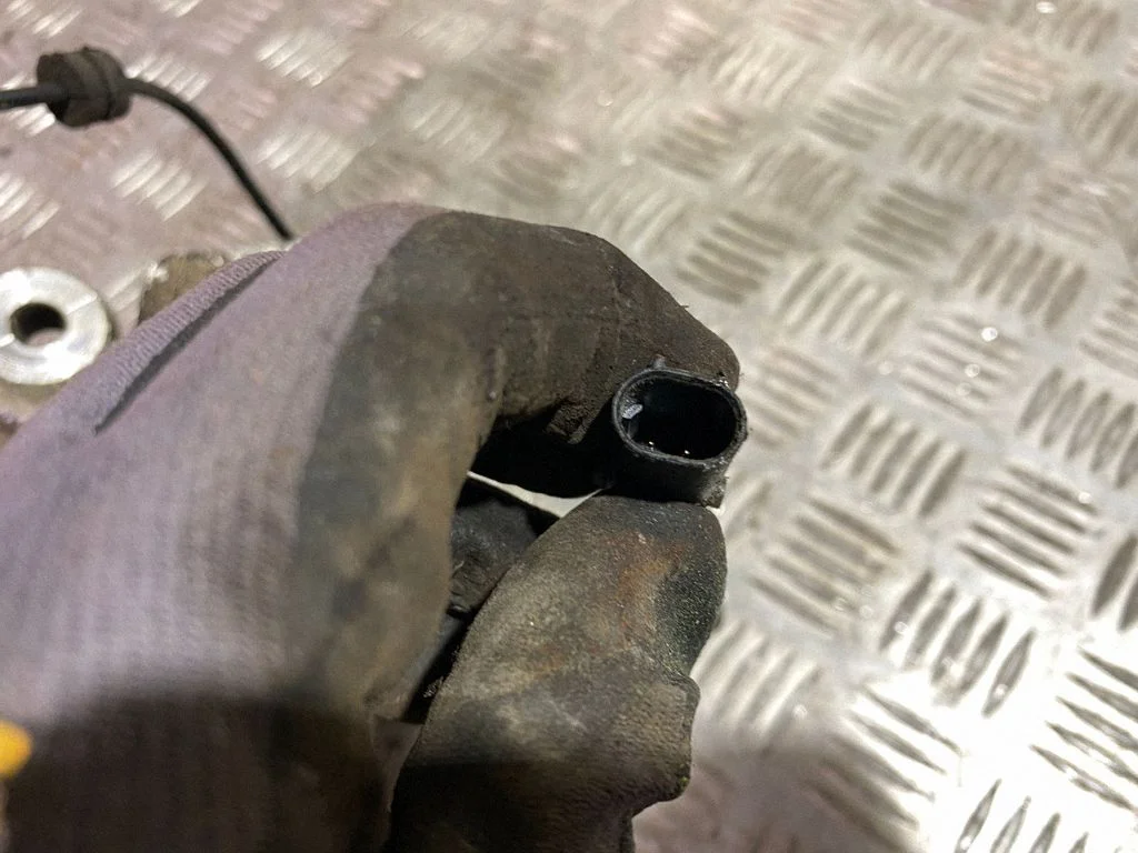 Front wheel hub