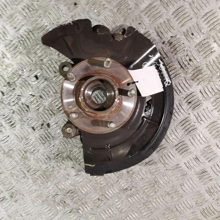Front wheel hub – right