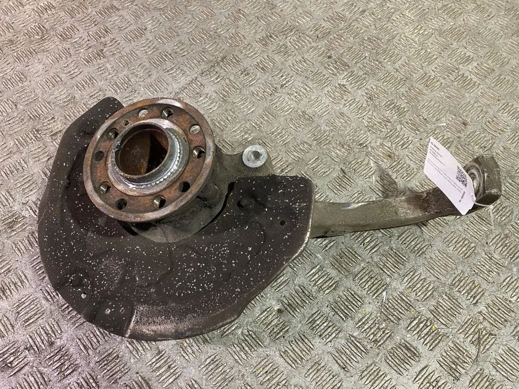 Front wheel hub – right