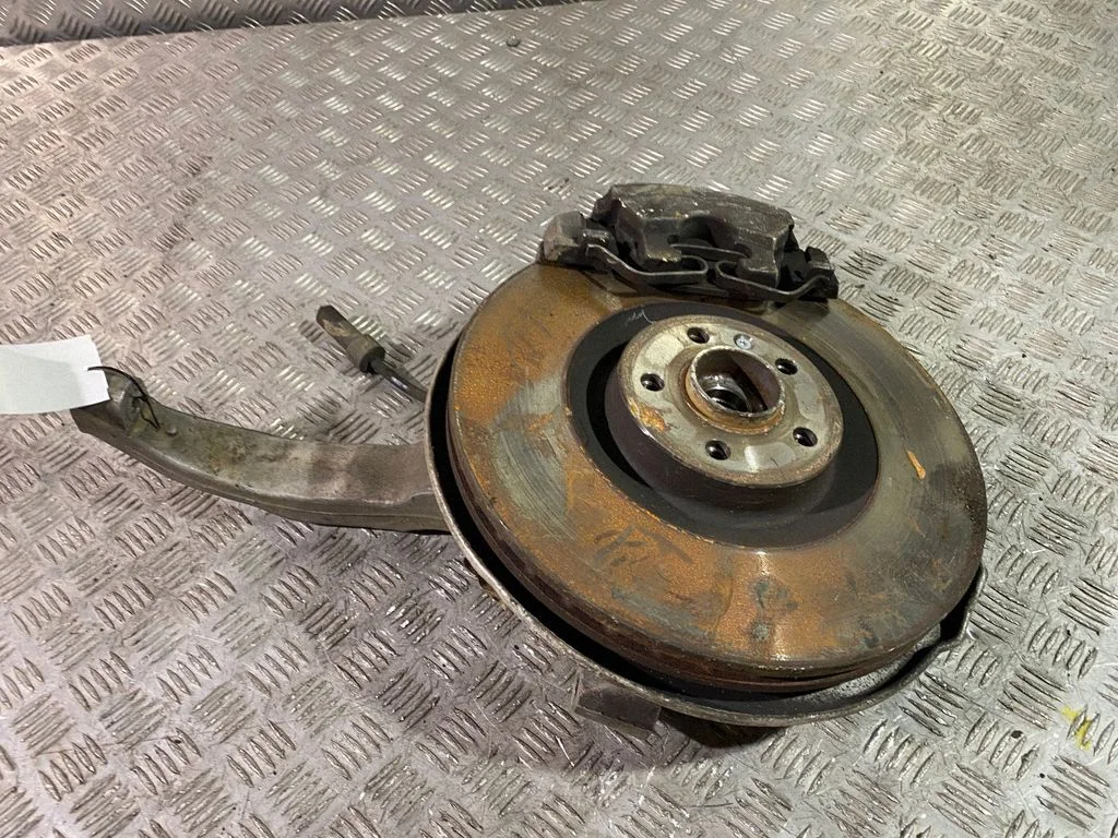 Front wheel hub – right