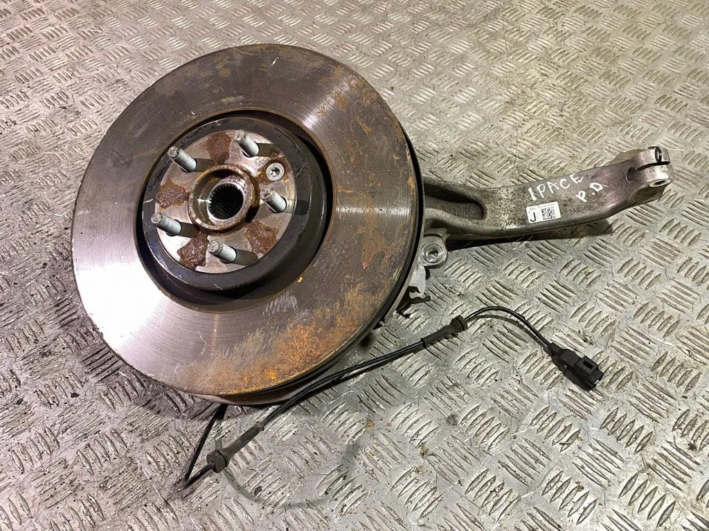 Front wheel hub J9D33K185BB