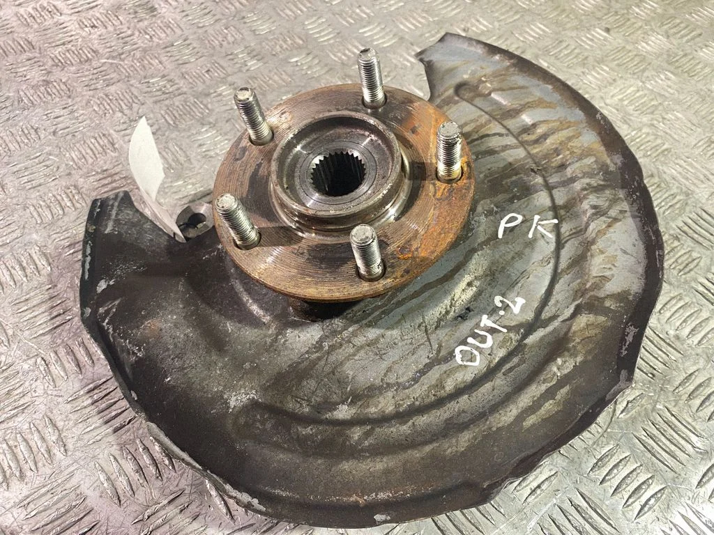 Front wheel hub – left