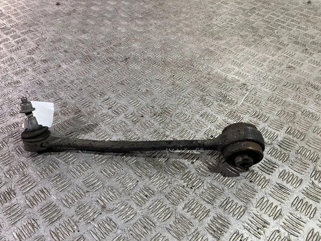 Front control arm – right