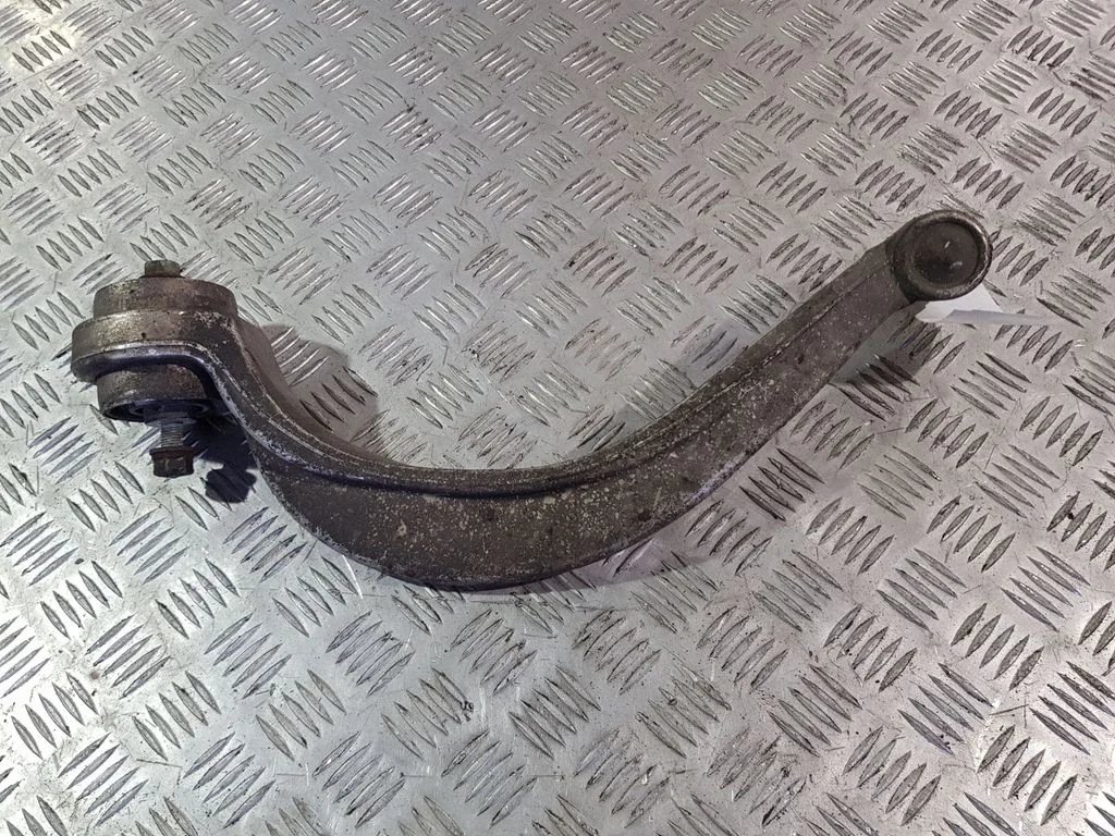 Front control arm – left