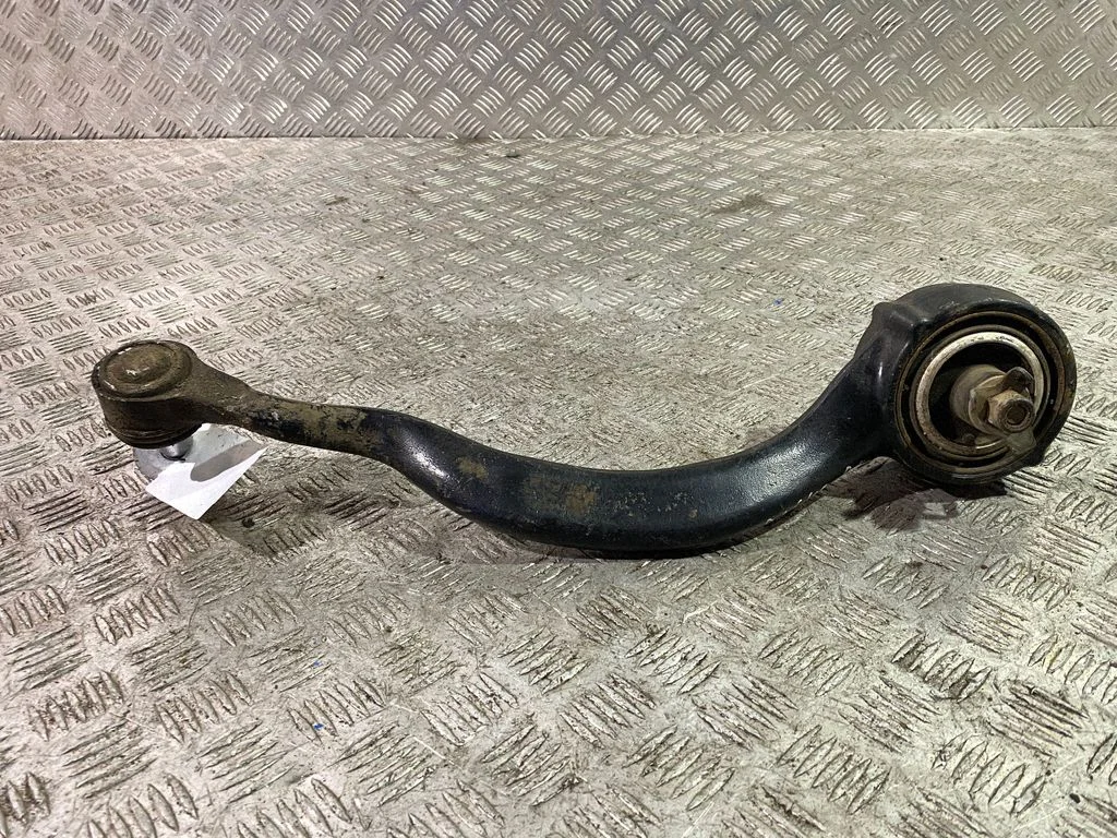 Front control arm – left