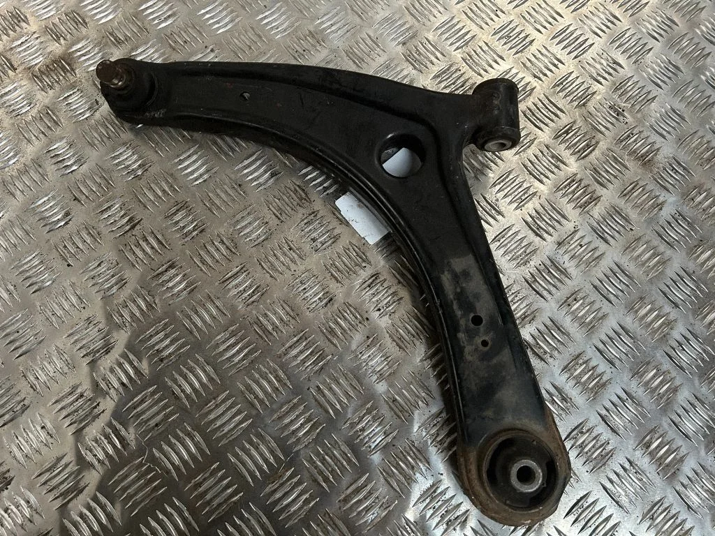 Front lower control arm/wishbone – left