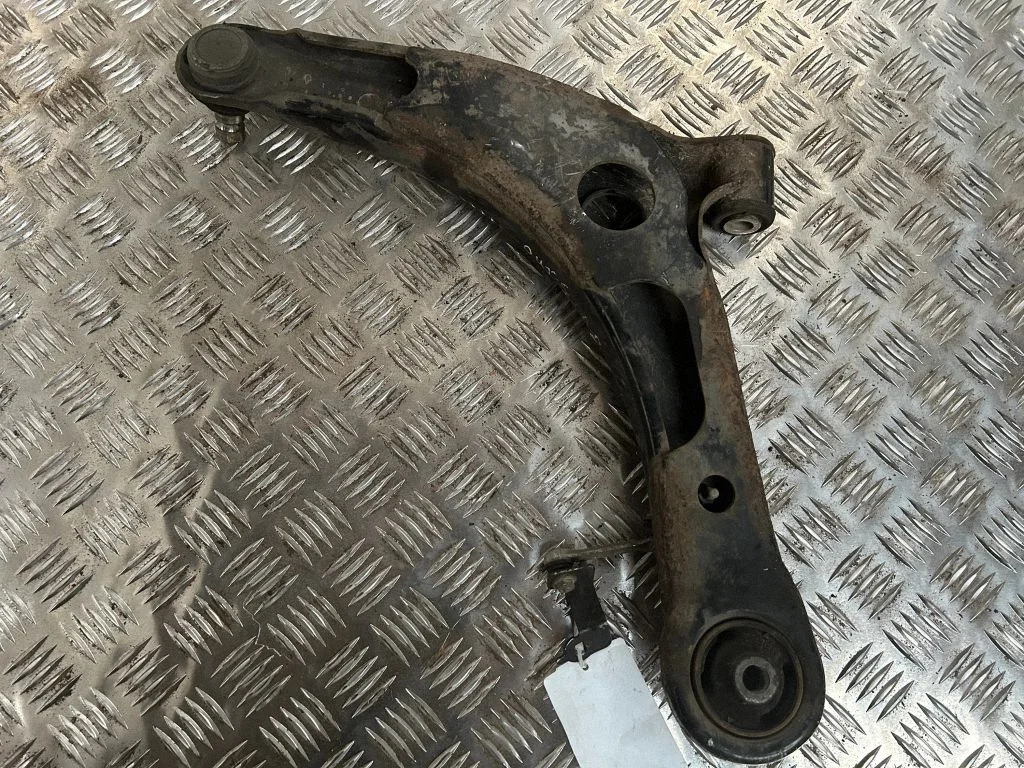 Front lower control arm/wishbone – right