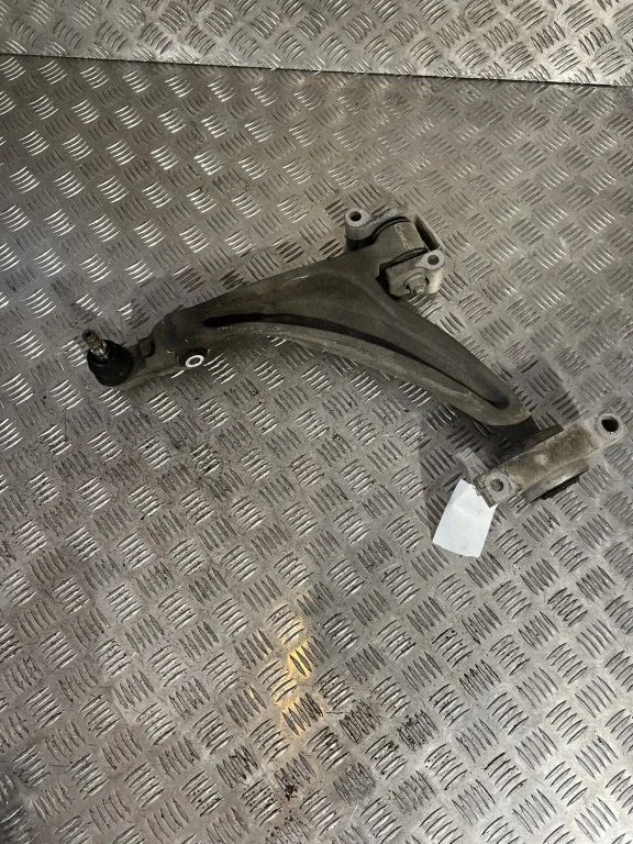 Front lower control arm/wishbone – right