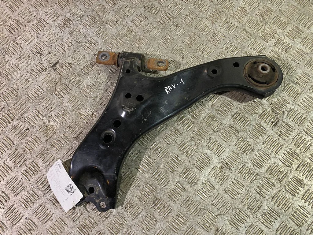 Front lower control arm/wishbone – left