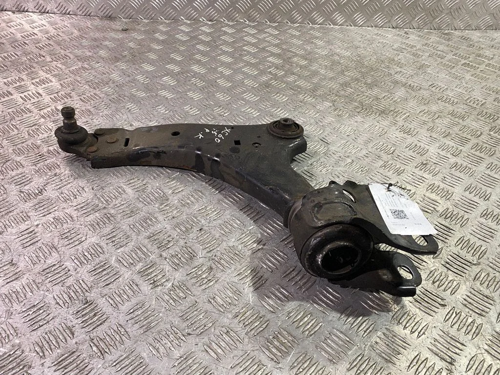 Front lower control arm/wishbone – left