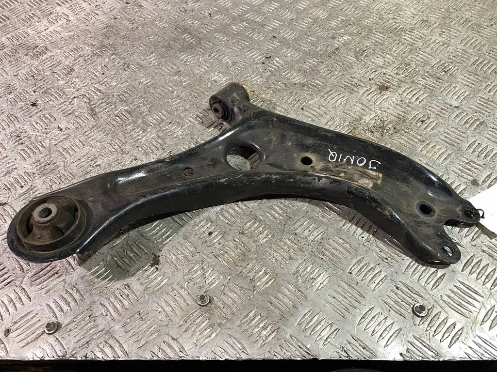 Front lower control arm/wishbone 54501F1000
