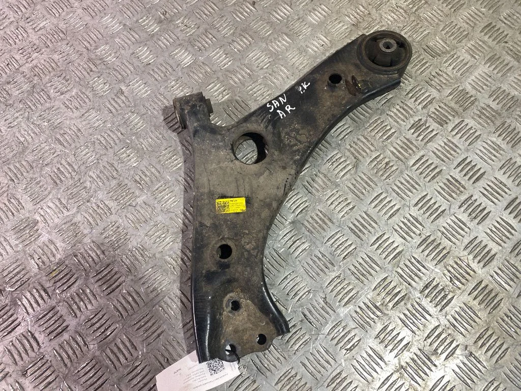 Front lower control arm/wishbone – left