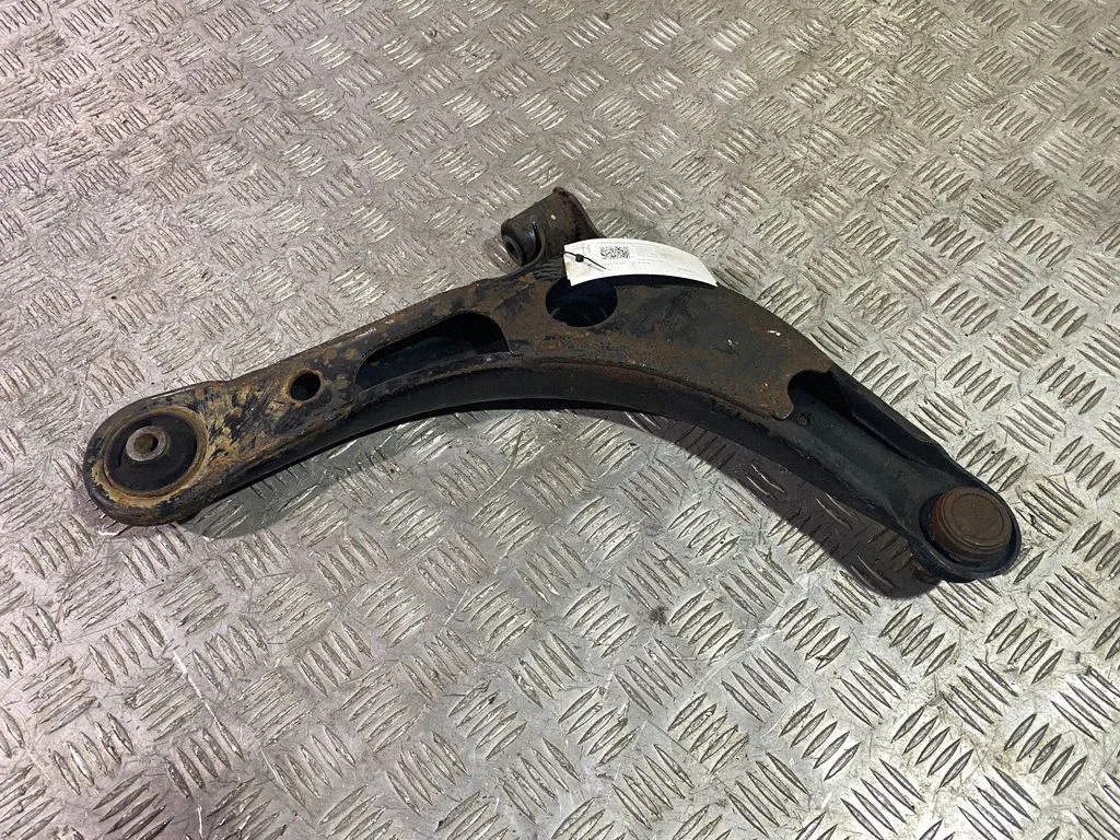 Front lower control arm/wishbone – left