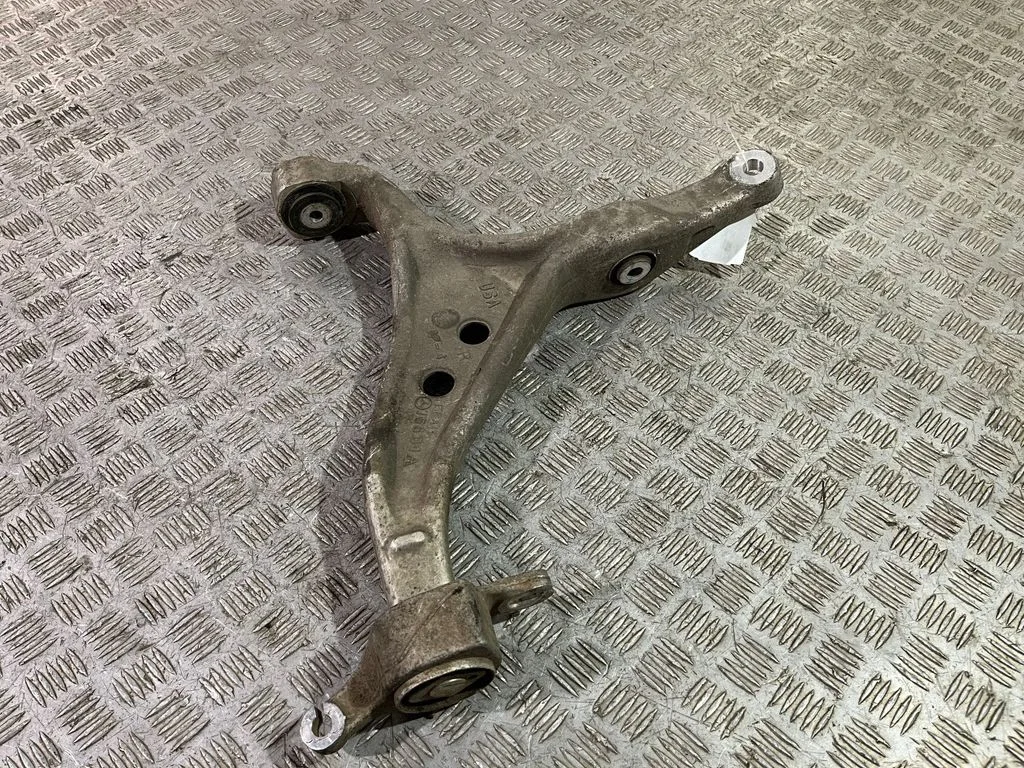 Front lower control arm/wishbone 16604