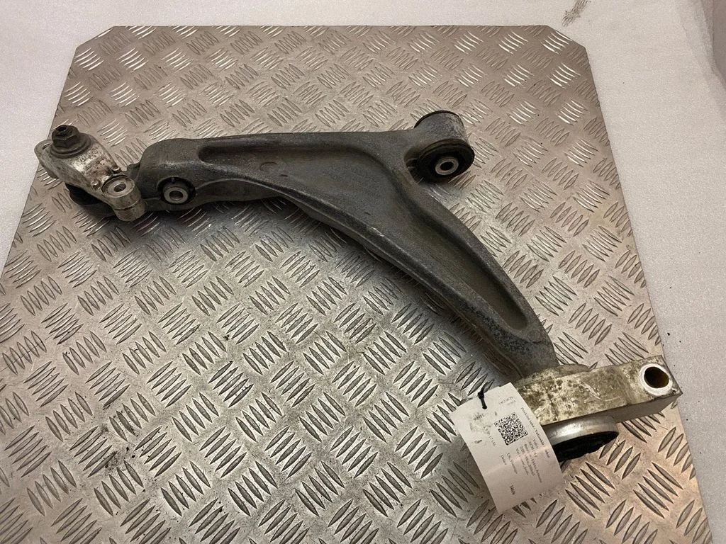 Front lower control arm/wishbone – right