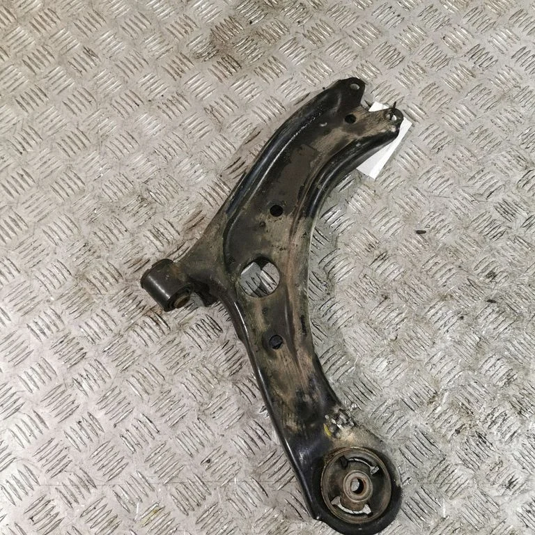 Front lower control arm/wishbone – right
