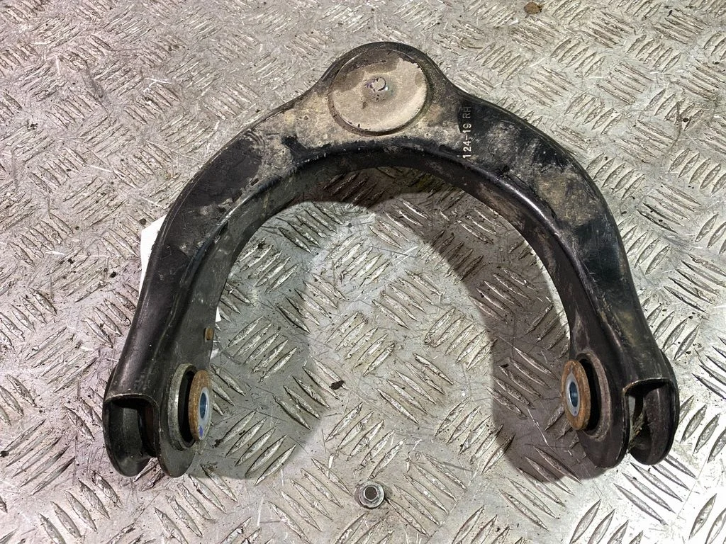 Front upper control arm/wishbone – right