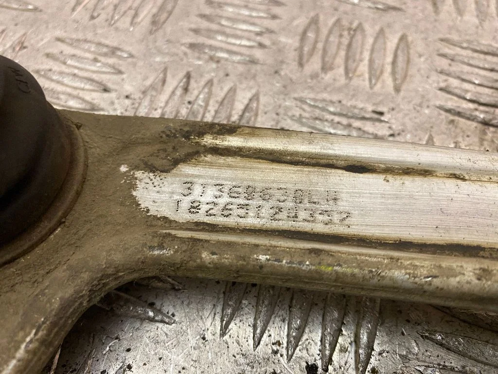 Front upper control arm/wishbone 31368638