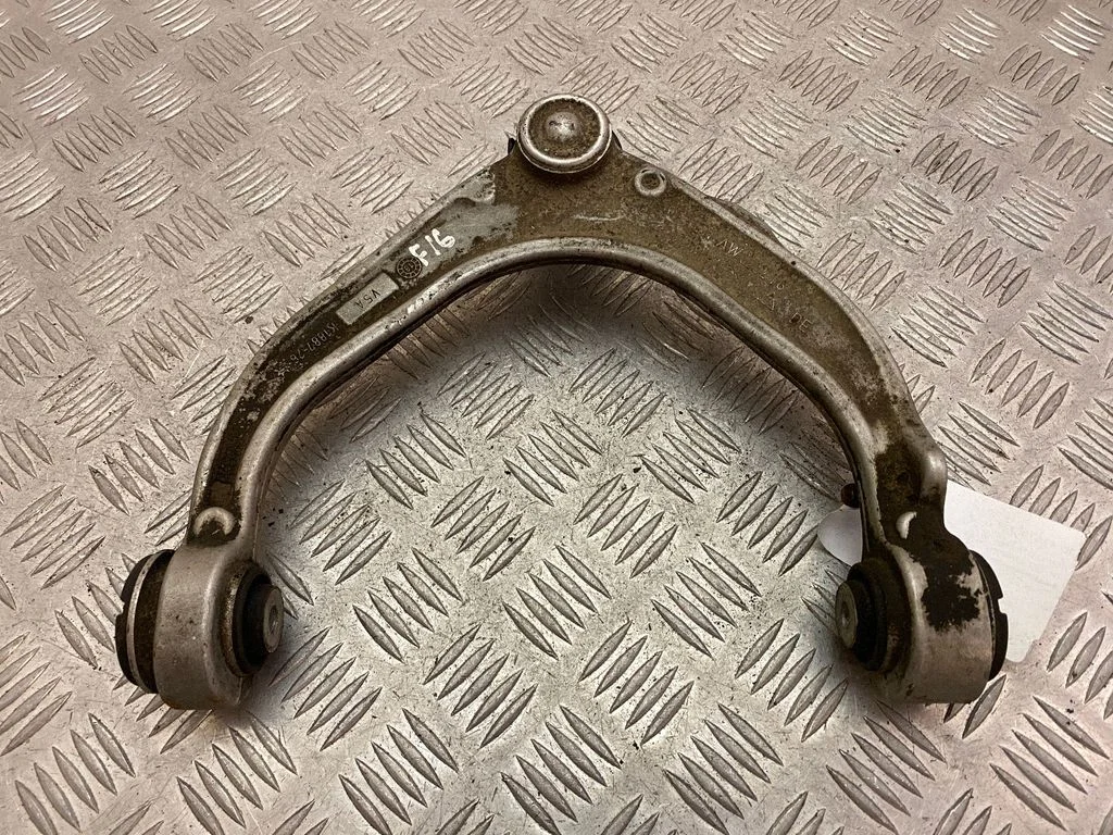 Front upper control arm/wishbone 6863785